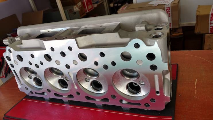 Tapa de Cilindros Peugeot 2000